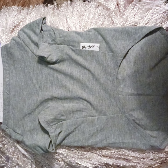 DOGGY PARTON PET TEE SHIRT BY DOLLY PARTON - Picture 2 of 9